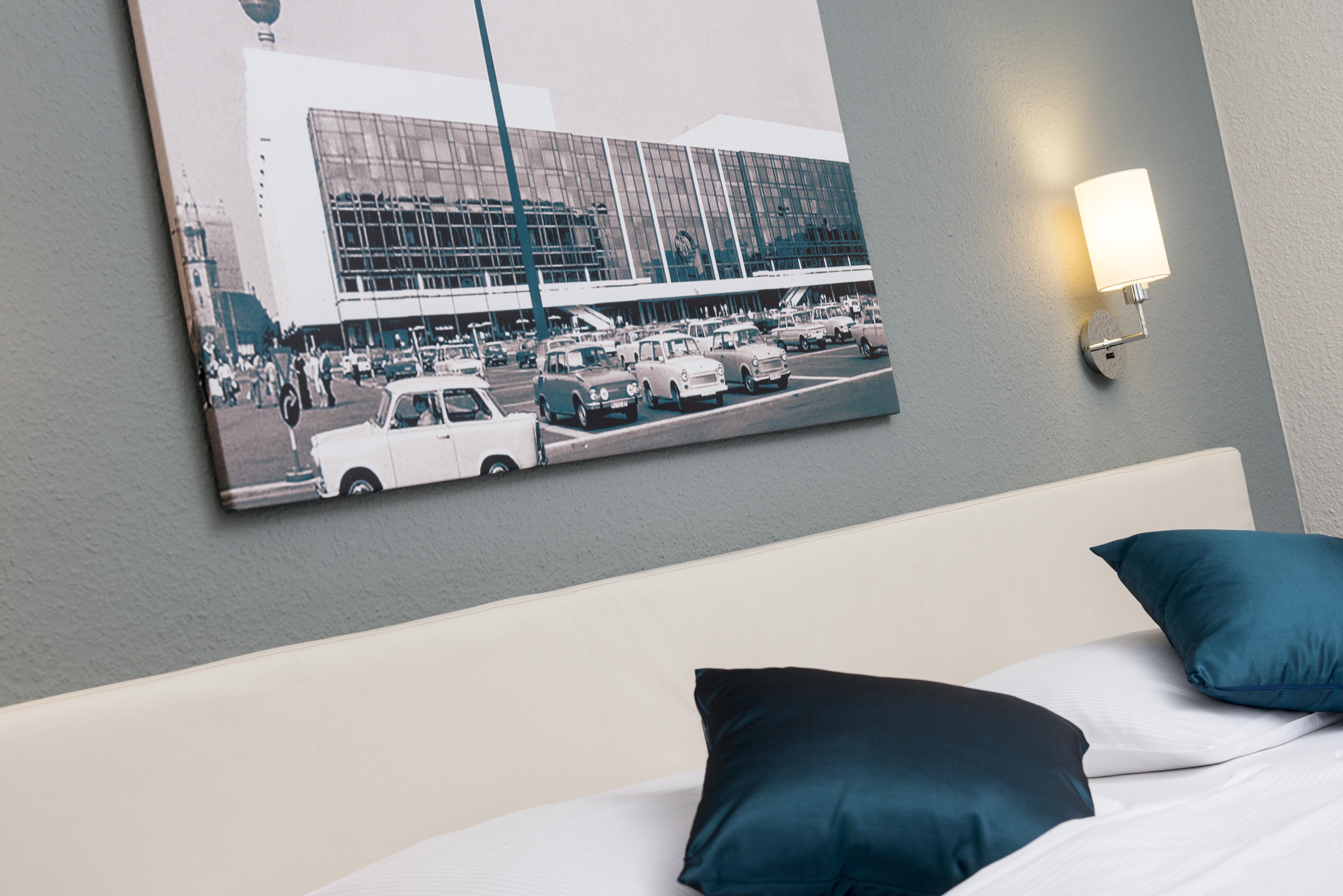City Hotel Berlin East Room photo